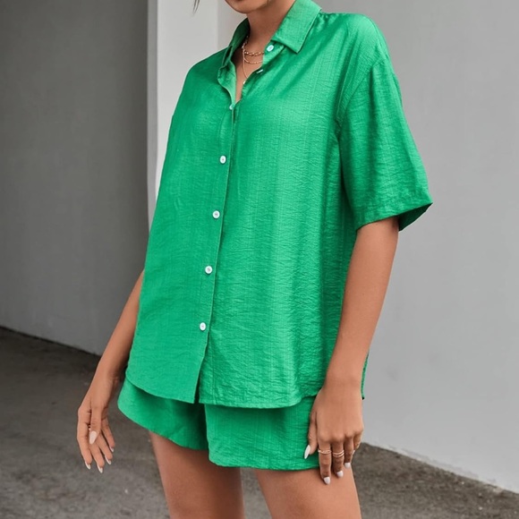 Casual 2 Piece Outfits Short Sleeve Button Down Blouse and Short Set in Green - Picture 3 of 16